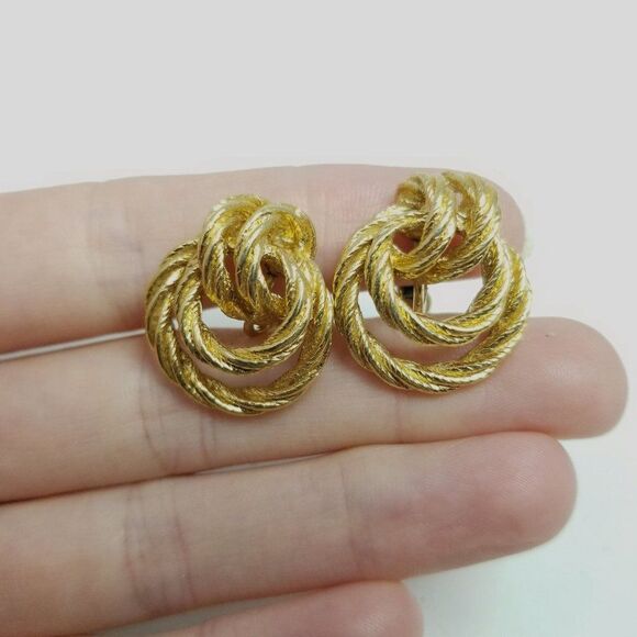 Vintage Avon Gold Tone Rope Twist Knot Design Clip On Earrings, Classic Retro - Picture 6 of 7